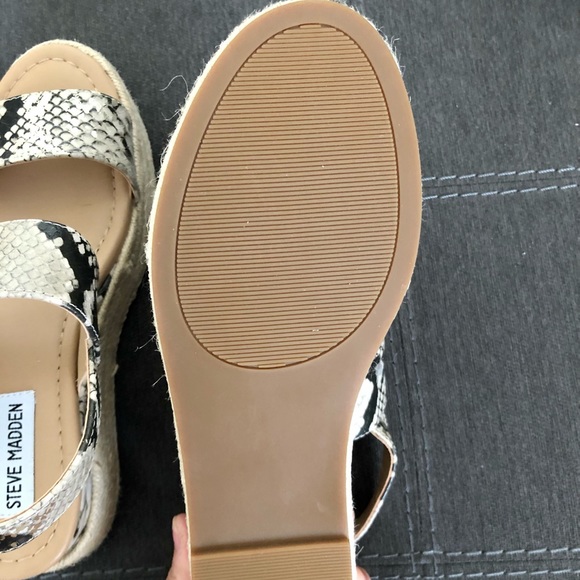 Steve Madden Snakeskin flatform - Picture 3 of 4